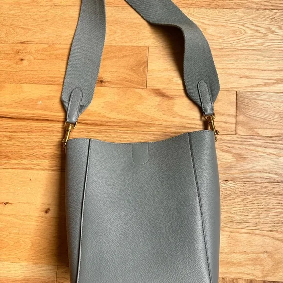 Celine Light Blue-Gray soft grained calfskin bucket Shoulder Bag with Wide Strap - Picture 2 of 7